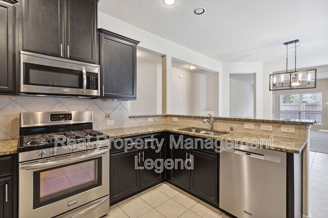 Building Photo - 812 Gray Fox Dr