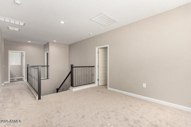 Building Photo - 1297 E Chillingham Rd