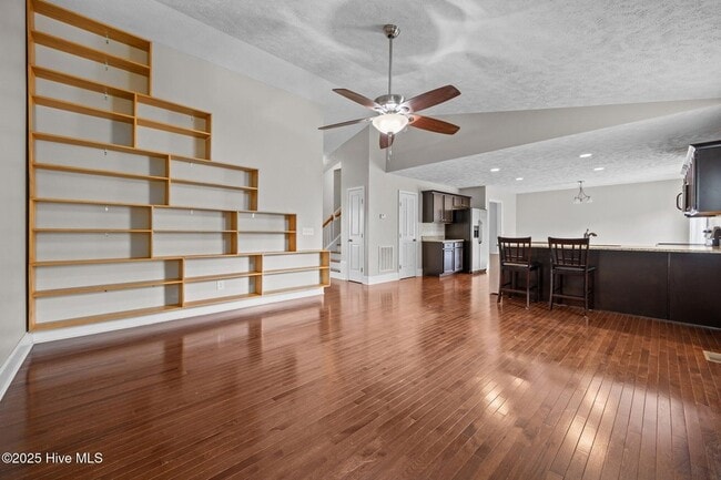 Building Photo - 123 Lightwater Dr