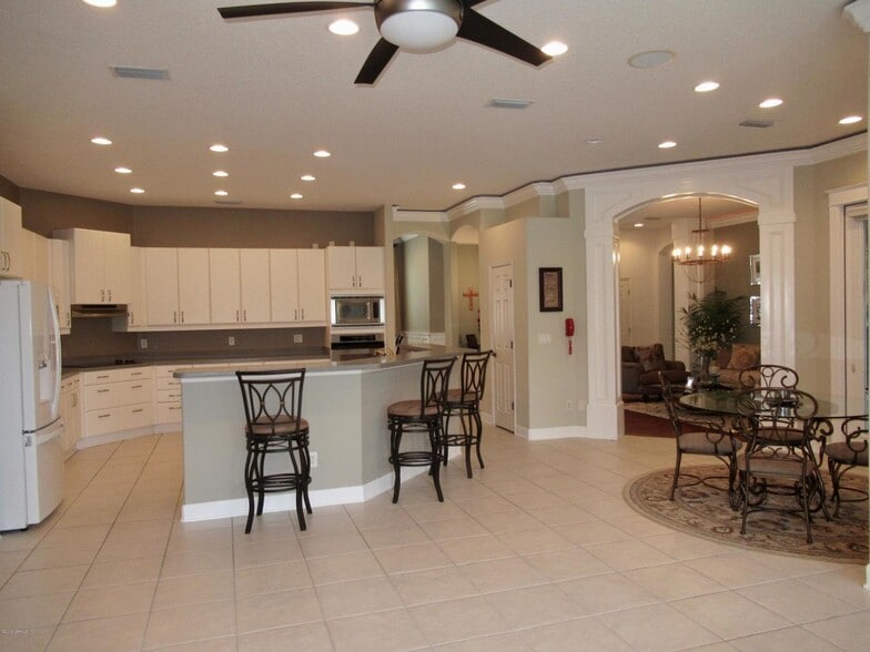 Building Photo - 13865 Deer Chase Pl