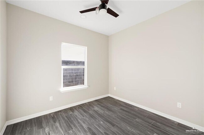 Building Photo - 13 Notre Dame Ave