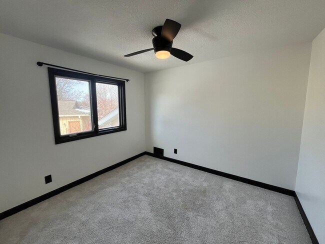 Building Photo - 9225 Garrison Way