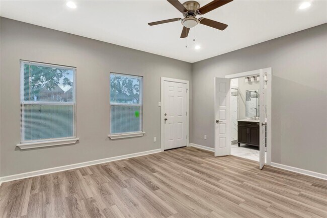 Building Photo - 6824 Dumble St