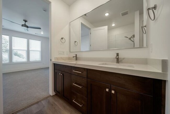 Building Photo - SPECTACULAR VIEWS, MIL APT, BRAND NEW MOUN...