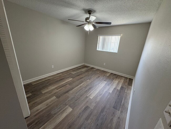 Building Photo - 3/2 Condo - Fully Renovated and Near Downt...