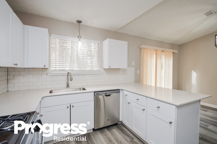 Building Photo - 7943 Taylor Cir