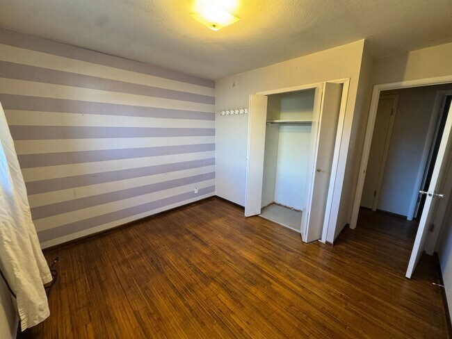 Building Photo - Spacious NE Heights Home