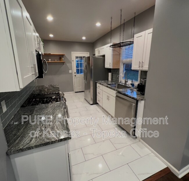 Building Photo - 2937 The Paseo