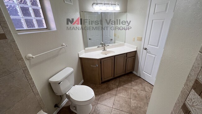 Building Photo - 2 Bedrooms, 2 Baths **Move In Special — Fi...