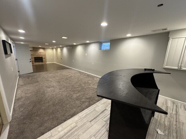Building Photo - 6701 Kingston Dr
