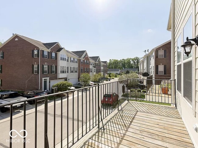 Building Photo - 9042 Mercer Dr