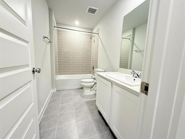 Building Photo - 1000 Rosemary Hl Dr