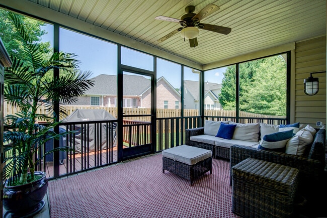 Building Photo - 5 BR, 3 BA Home Quiet Cul de Sac, Convenie...