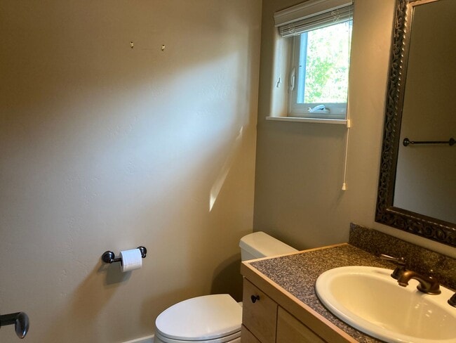 Building Photo - Custom home in the sought-after Edgemont H...