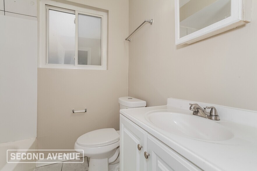 Building Photo - 550 Fairbanks Ave