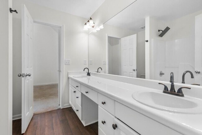 Building Photo - 45 Wyndmont Way