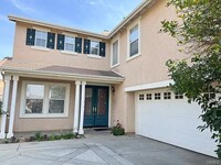 Building Photo - 28379 Hillsdale Ave