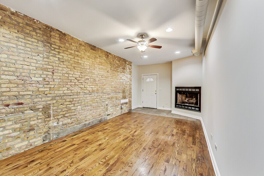 Building Photo - 1802 N Sheffield Ave