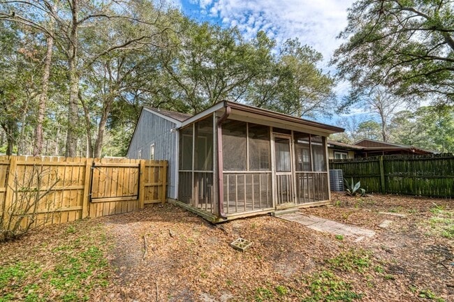 Building Photo - 2039 Hanover Ct