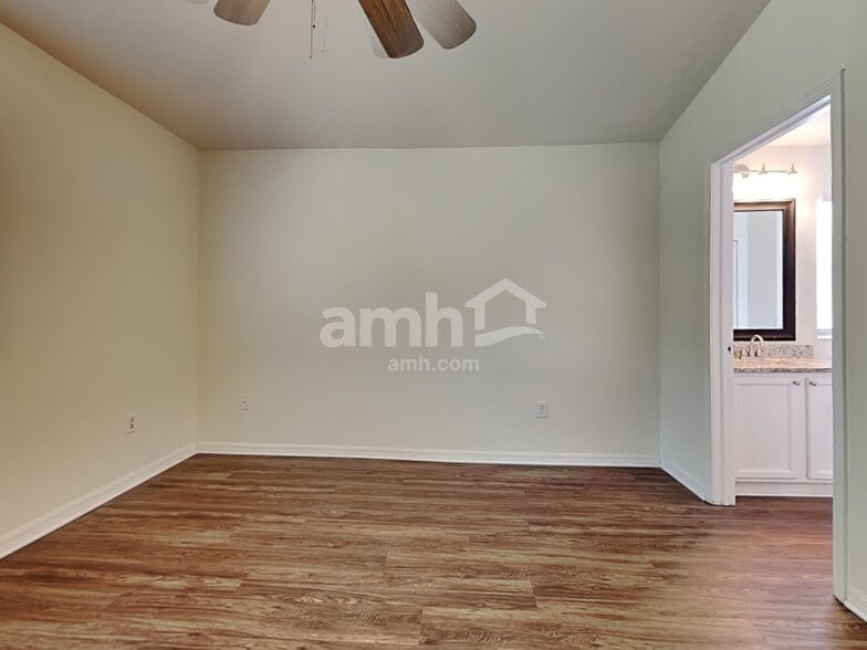 Building Photo - 30547 Midtown Ct