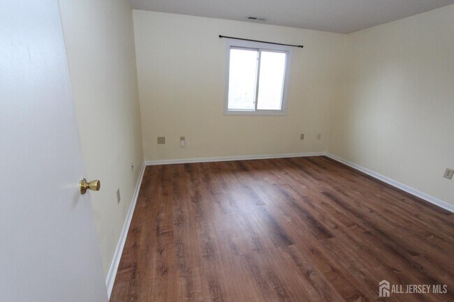 Building Photo - 5012 Ravens Crest Dr