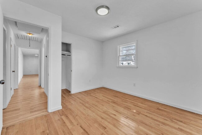 Building Photo - Spacious 3BR Ranch on Over Half an Acre in Seneca! $1,700/mo rent