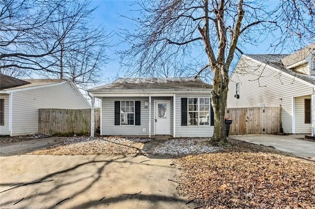 Building Photo - 2101 Blueberry Ln