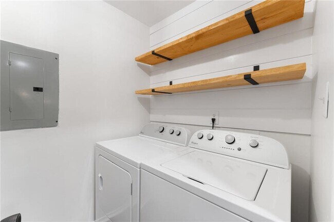 Building Photo - 103 Warm Springs Cir