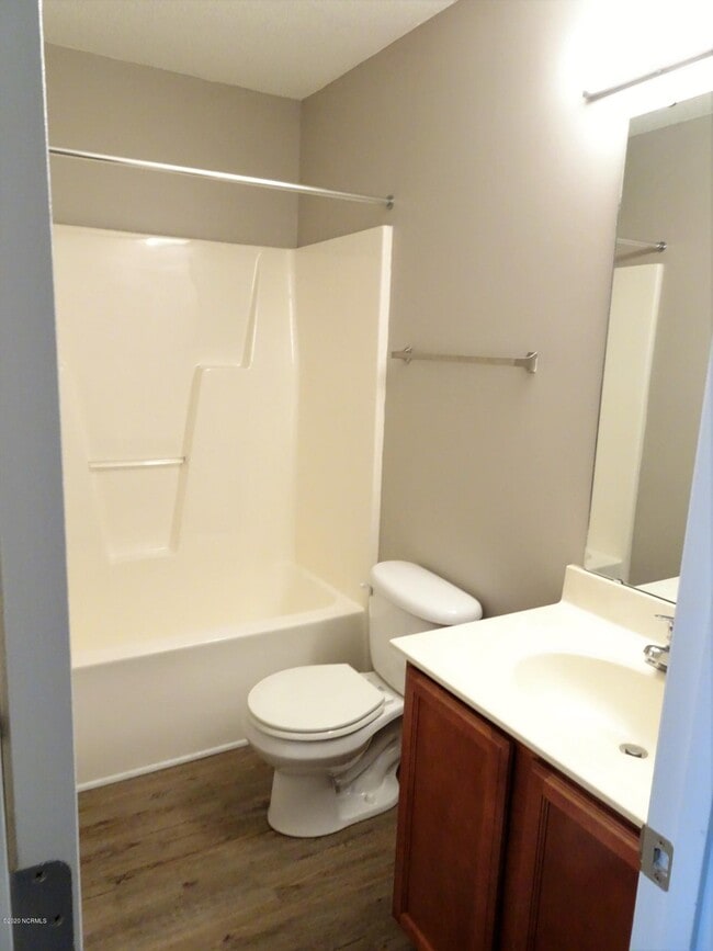 Building Photo - 4001 Grandeur Ave