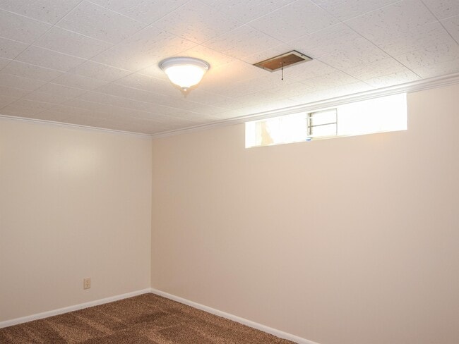 Building Photo - 241 E 900 N