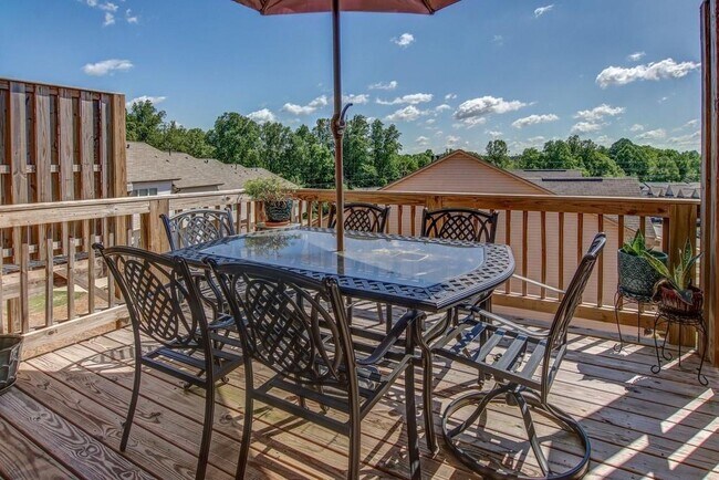 Building Photo - 282 Turtle Creek Dr