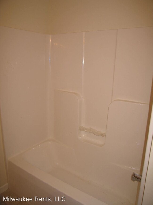 Building Photo - 3875 S Clement Ave