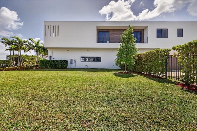 Building Photo - 16709 Botaniko Dr N