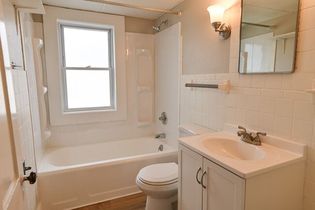 Building Photo - 226 W Simpson St