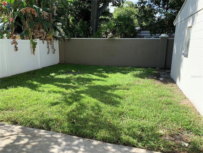 Building Photo - 3516 W San Pedro St