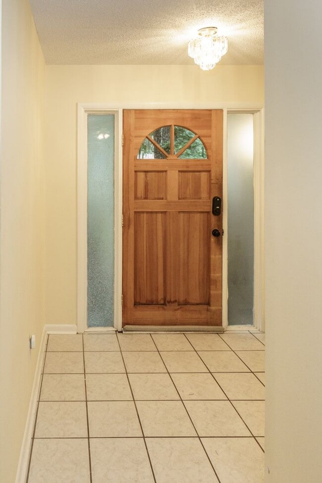 Building Photo - Beautiful 4 bedroom in the heart of Mossy Oaks!