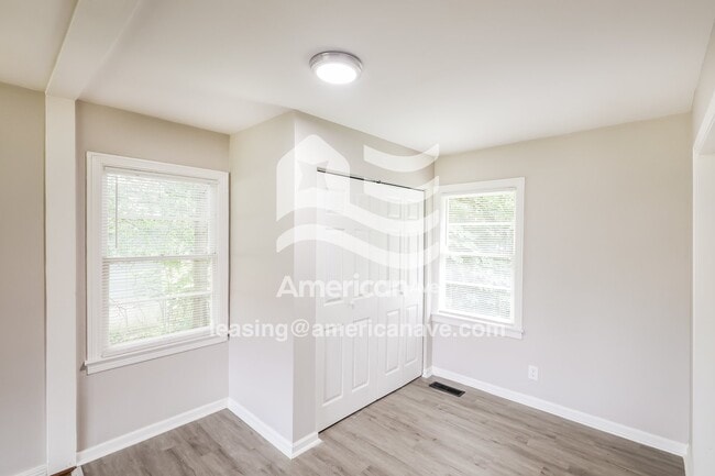 Building Photo - 4419 6th St E