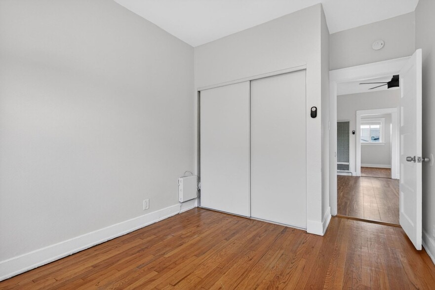 Building Photo - 905 Cherry Ave