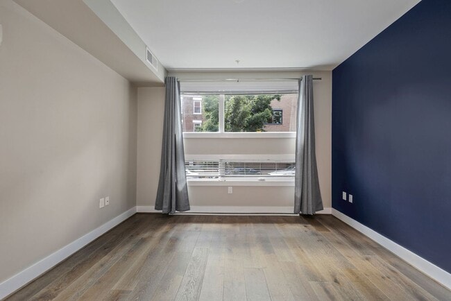 Building Photo - Professionally Managed // 2 bedroom 2 bathroom Modern Condo//  Adams Morgan// Parking Included!