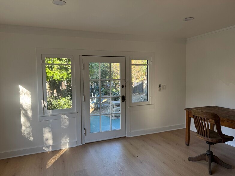 Building Photo - 5924 Hayes Ave