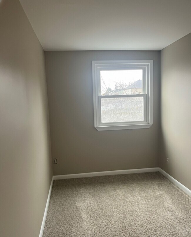 Building Photo - 16 Franklin Ave