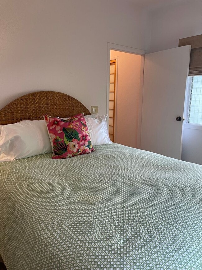 Building Photo - Furnished Anini Beach Front House 2 Bedroo...