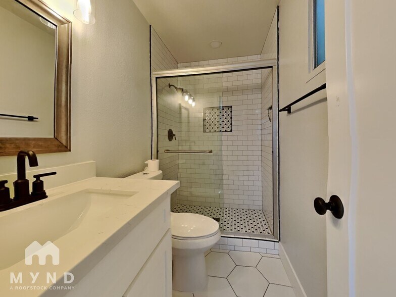 Building Photo - 2528 E Hermosa Dr