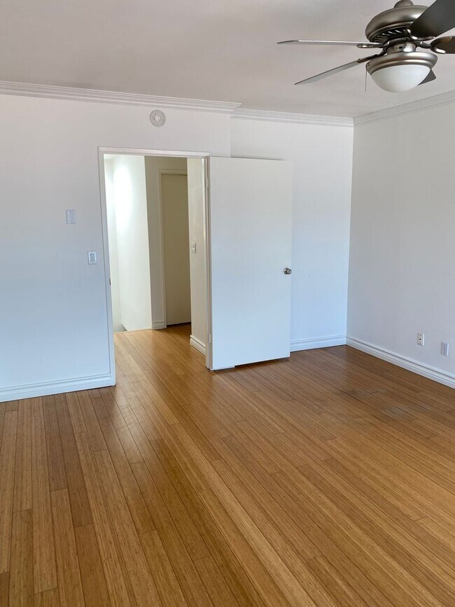 Building Photo - Spacious and Renovated Santa Monica Townho...