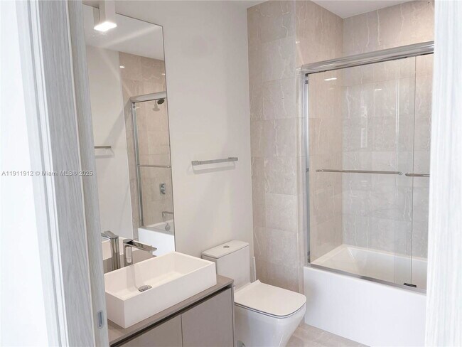 Building Photo - 1000 Brickell Plaza