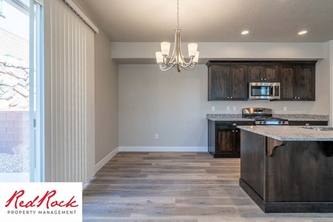 Building Photo - 3 Bedroom Hurricane Townhome With Scenic Views