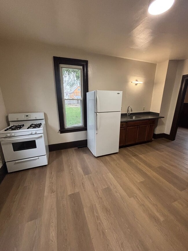 Building Photo - Ranch 3 Bedroom House