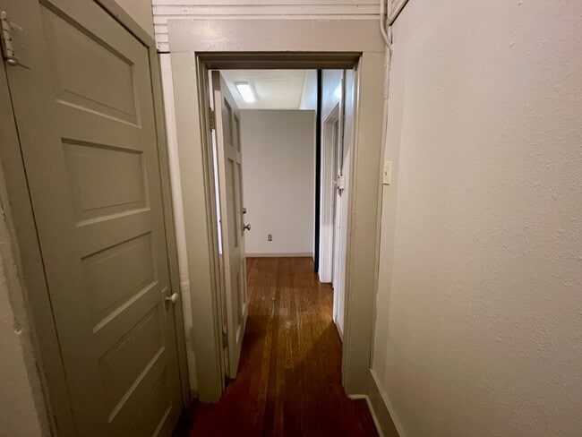 Building Photo - 105 W Hickory St