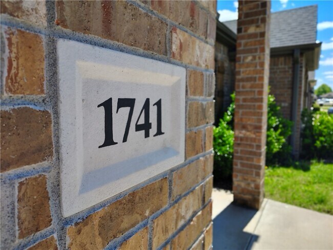 Building Photo - 1741 Charismatic Dr