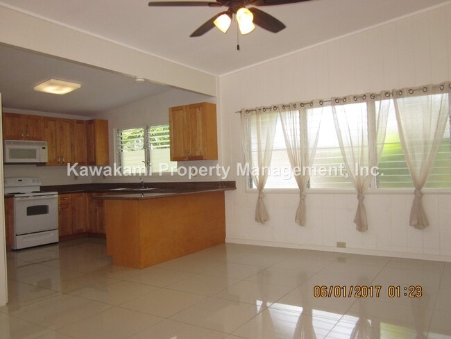 Building Photo - Clean, Conveniently Located, Hidden Gem, Pet OK.